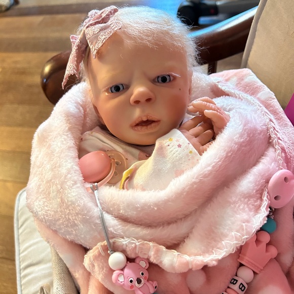 NEW Reborn Baby Girl Doll - Picture 2 of 12